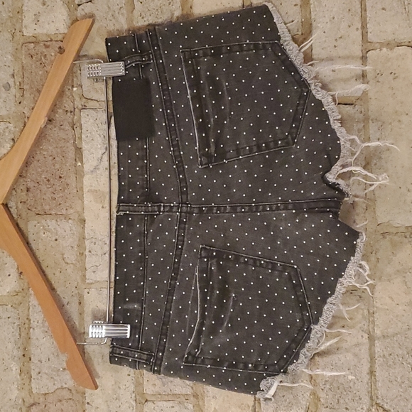 Billabong Shorts, Black, Polkadot, Cut-off, Distressed Jean Shorts. Size 5. - Picture 4 of 6